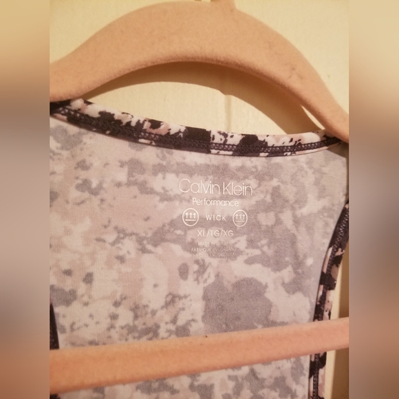 Calvin Klein workout tank - Picture 2 of 2